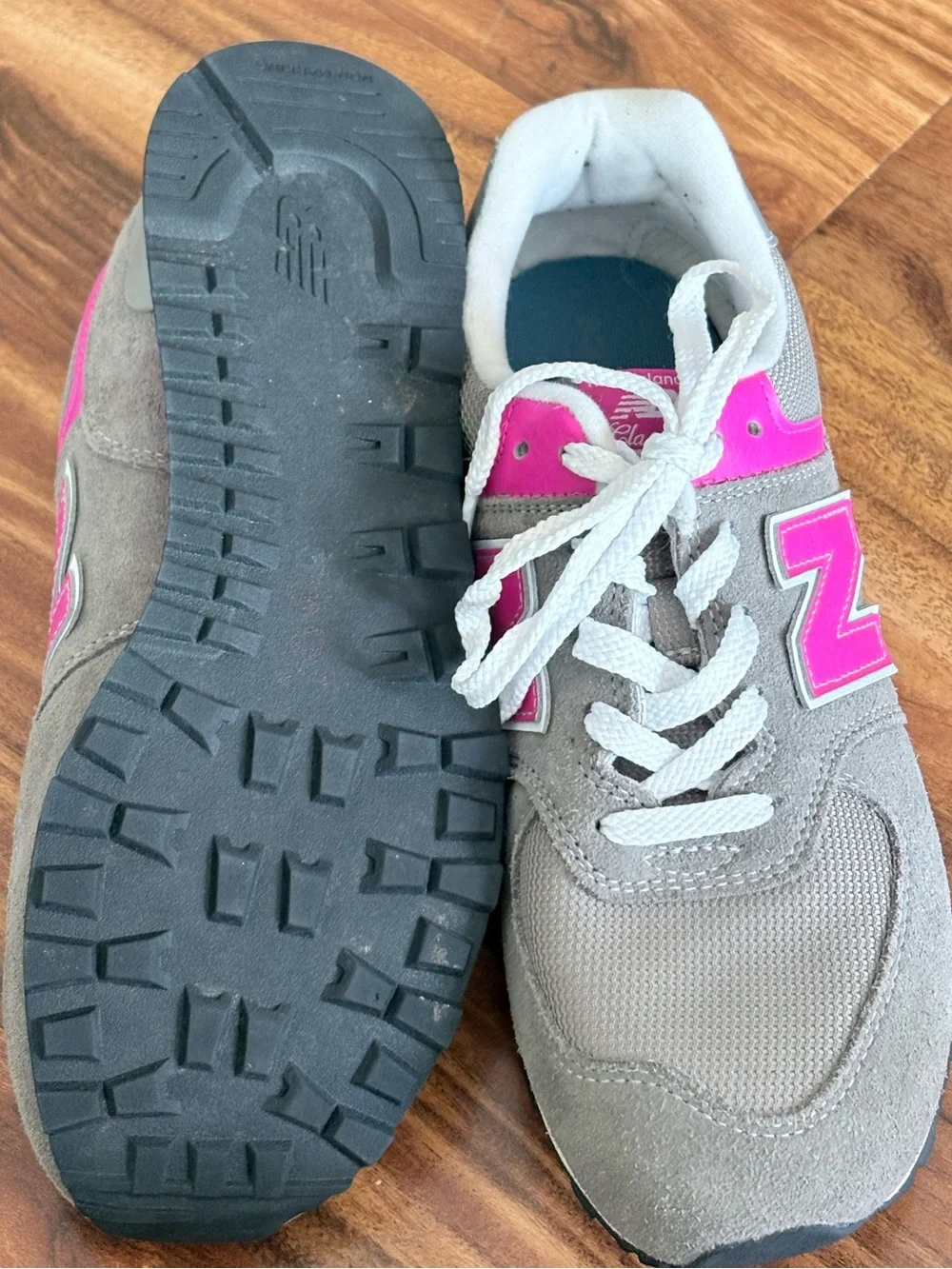 New Balance Women’s Classic 574 Dark Grey Bright Pink Shoes 7 M Athletic